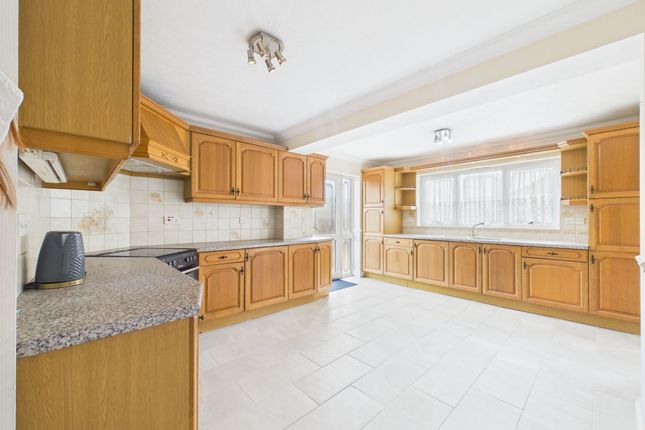 20 Allistonway, Stanford-Le-Hope photo 3