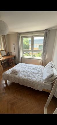 Flat 7, Bell House, London photo 4