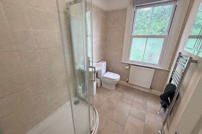 Room 3, 46 Courtenay Street, Cheltenham photo 4