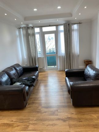 Flat to rent in Flowersmead, Upper Tooting