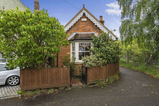 Detached house for sale in Mount Pleasant, Wokingham, Berkshire