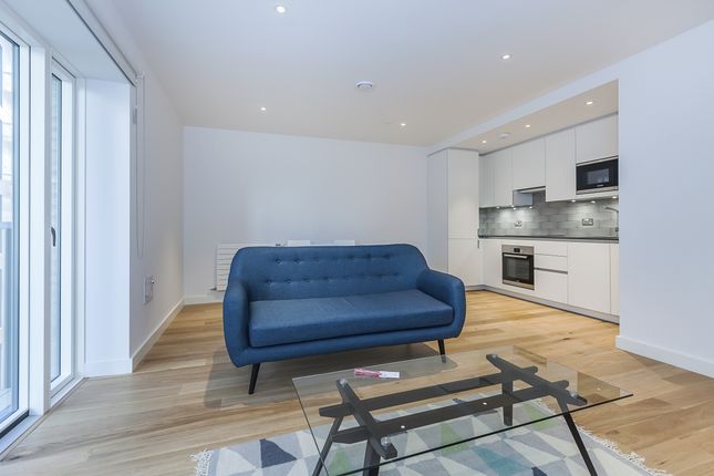 Flat to rent in Maud Street, London