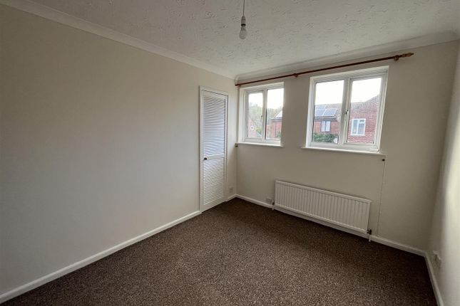 24, Mead Fields, Bridport photo 4