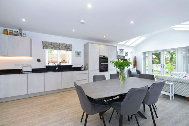 21 Sweeters Field Road, Cranleigh photo 3
