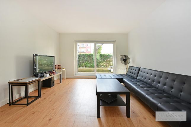 Flat 16, Amelia House, 11, Boulevard Drive, London photo 2