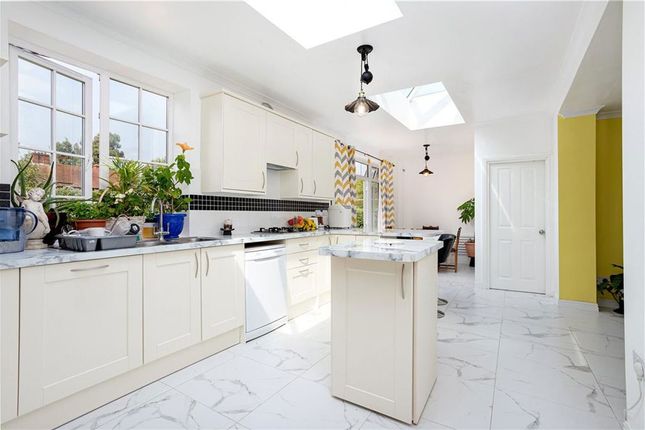 39, Hemlock Road, London photo 2