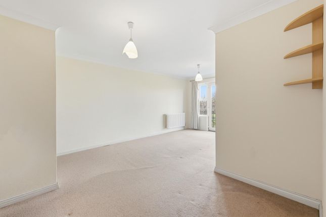 87, Cobham Close, Enfield photo 2