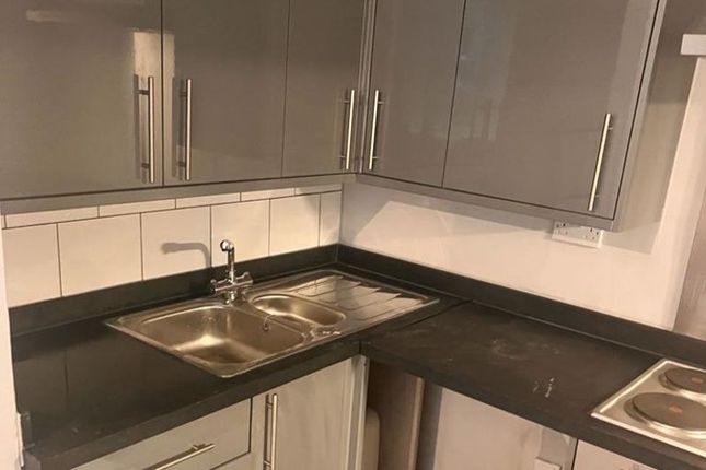 Flat to rent in Edgware Road, London