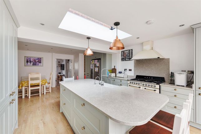 Elmcroft Avenue, London photo 4