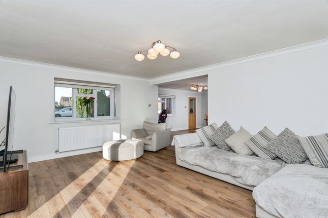 16, Padarn Close, Chester photo 2