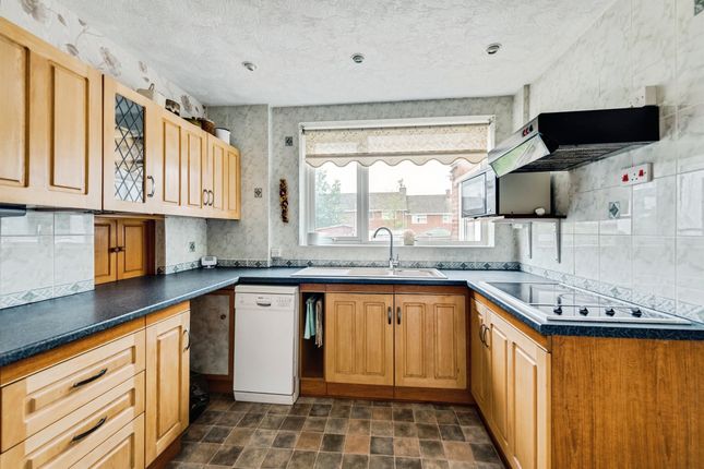 53, Weedon Road, Swindon photo 4