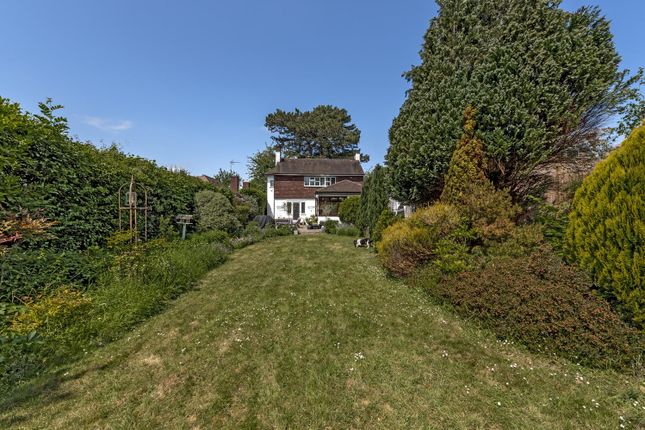9 Yew Tree Bottom Road, Epsom photo 4