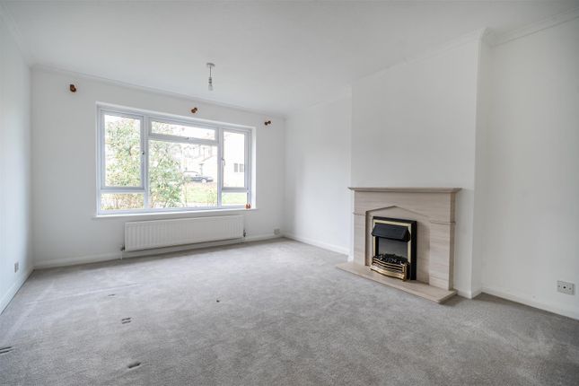 81, Tudor Drive, Yateley photo 4