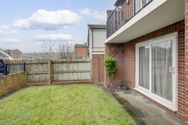 Flat 2, Baxter House, Kitchener Road, Hp11 2Sa-9.J