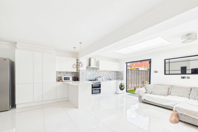 92 First Avenue, Lancing photo 2