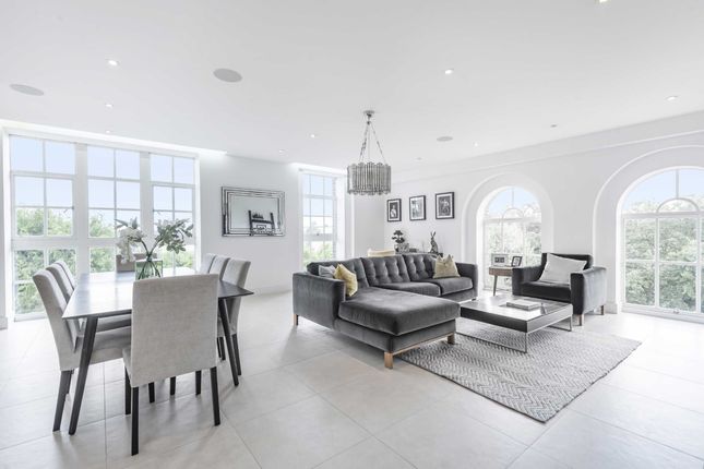 Flat for sale in Hadley Road, Enfield, Middlesex
