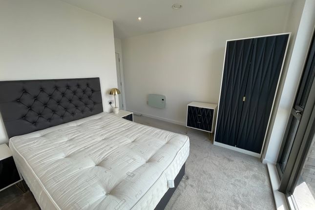 1-bed flat on 1111, Fivetyfive, Queen Street, Salford, £320,000
