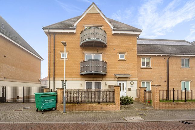 Flat for sale in 61 Varcoe Gardens, Hayes