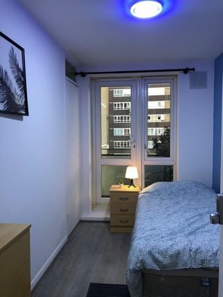 Room to rent in Sheffield Square, London