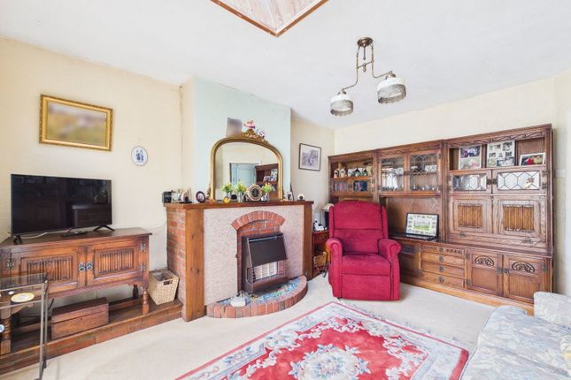 7, Fontwell Close, Worthing photo 3