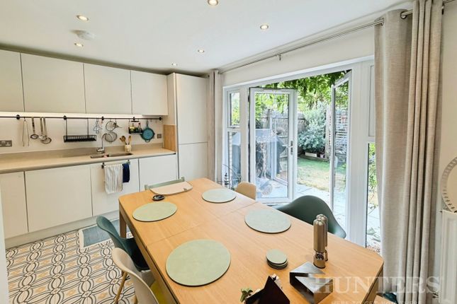 7, Daffodil Close, Mitcham Junction photo 4
