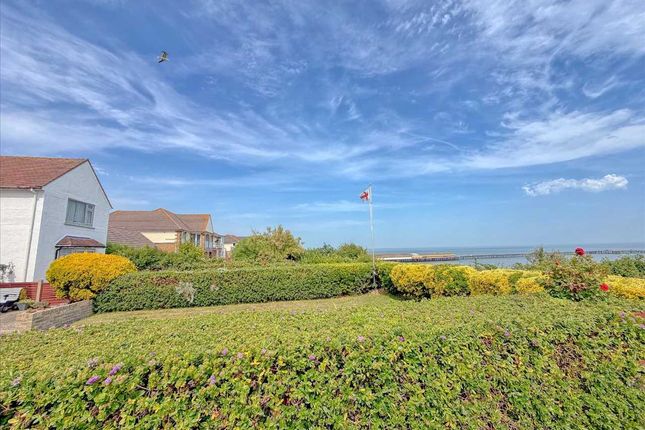 19, Southcliff Parade, Walton on the naze photo 3