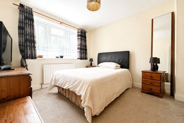 162, Conisborough Crescent, London photo 4