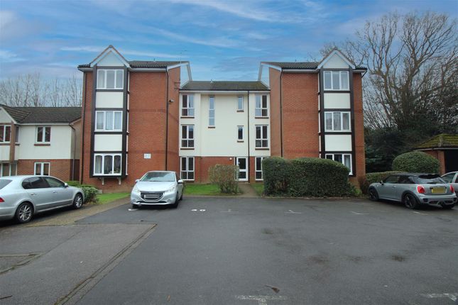 Studio to rent in Maunsell Park, Station Hill, Crawley