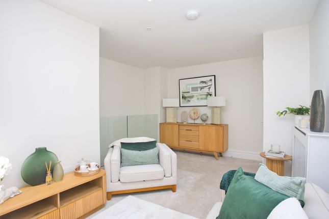 Flat 4, 115, Pleydell Gardens, Kent photo 4