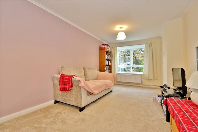 12, Semper Close, Woking photo 3