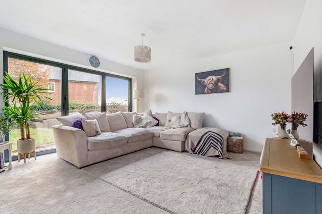 24 Field End, Uckfield photo 3