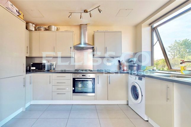 Flat 3, 64-66, Ealing Road, Greater London photo 3