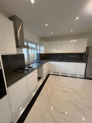 28, Sydney Grove, London photo 2