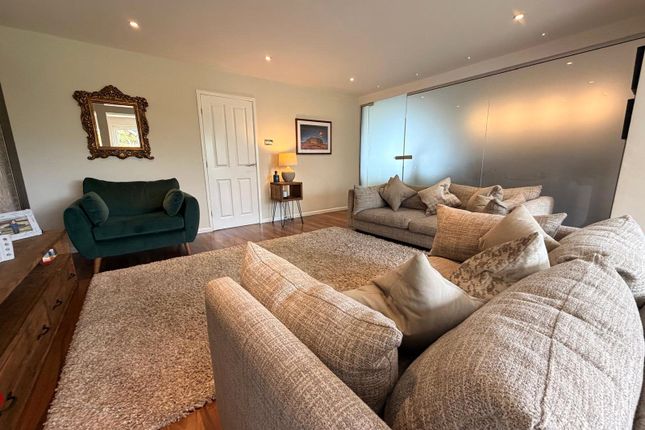 10, Wilson Fold Avenue, Bolton photo 2