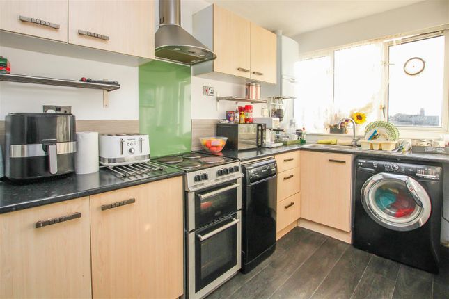 Flat for sale in Cameron Close, Warley, Brentwood