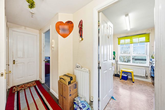 215, Greenhaven Drive, London photo 4