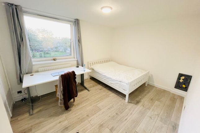 Thumbnail Flat to rent in Shadwell, Brodlove Lane, London