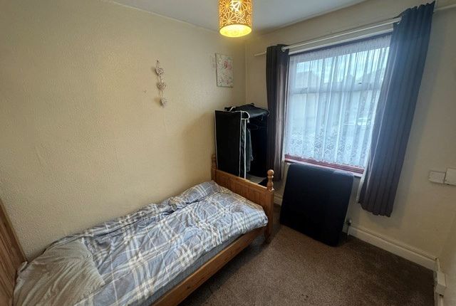 70, Clarence Road, Enfield photo 4
