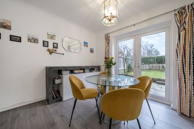 6, St. Giles Close, Orpington photo 4