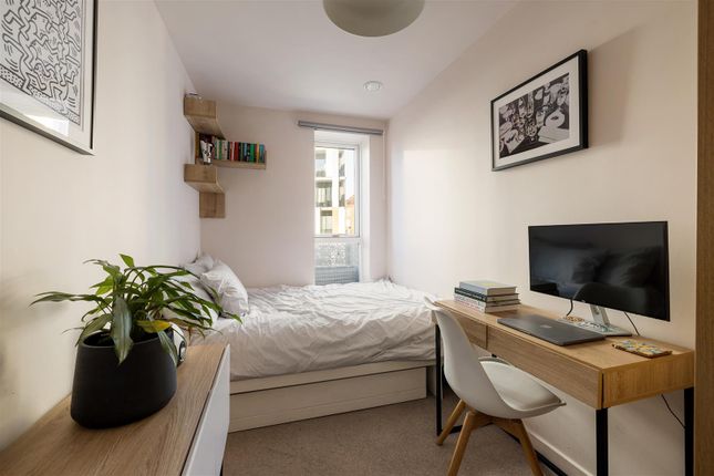 Flat 20, 13, Atkins Square, Dalston Lane, Hackney photo 4