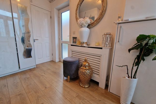 63 Watermead Road, Luton photo 2