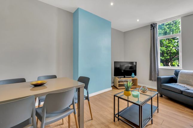 Flat 2, 25, BRUDENELL ROAD, Leeds photo 2