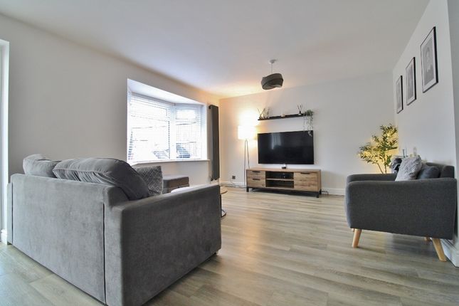 17, Bramham Moor, Fareham photo 2