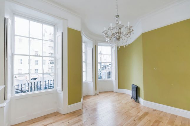 Flat 2, 29, Brunswick Square, East Sussex photo 4
