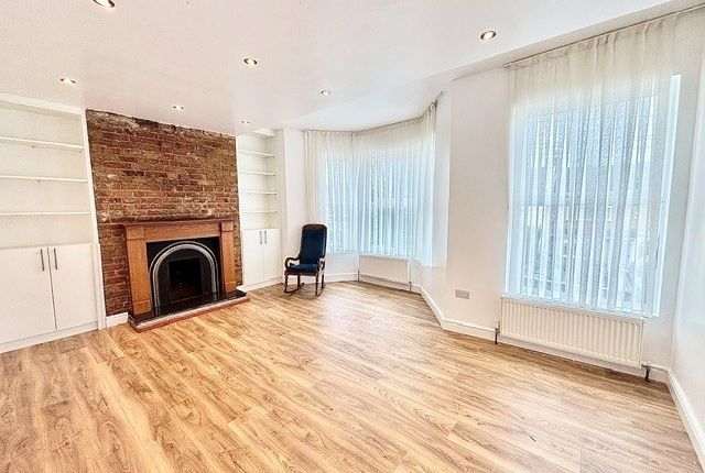 81A, London photo 3