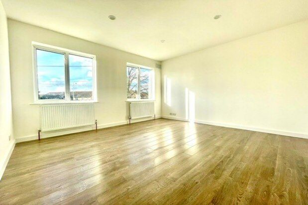 Flat to rent in Chigwell Road, Woodford Green