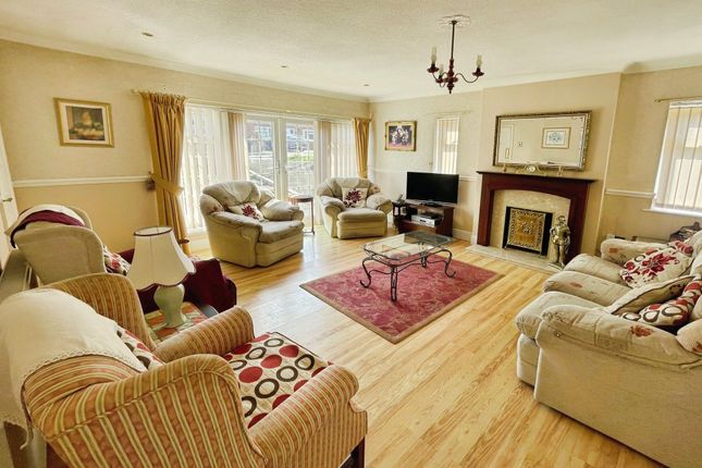 1 Greenfields Avenue, Bridgend photo 2