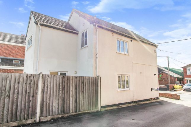 Thumbnail Flat to rent in Weyhill Road, Andover, Hampshire