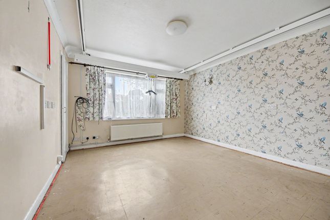3 Meadow Gardens, Southampton photo 4