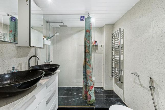 Flat 2, 70 Comeragh Road, London photo 5